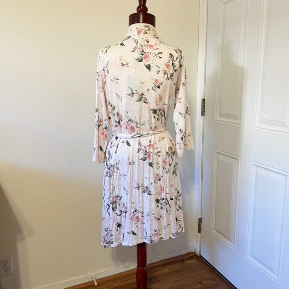 Pink Rose Robe - Picture 2 of 6